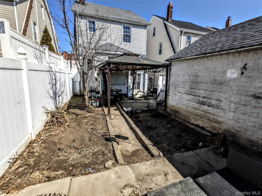 Beautifully Renovated Detached Colonial - This stunning - photo 15