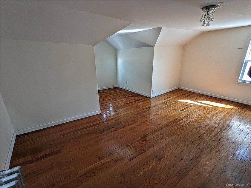 Beautifully Renovated Detached Colonial - This stunning - photo 16