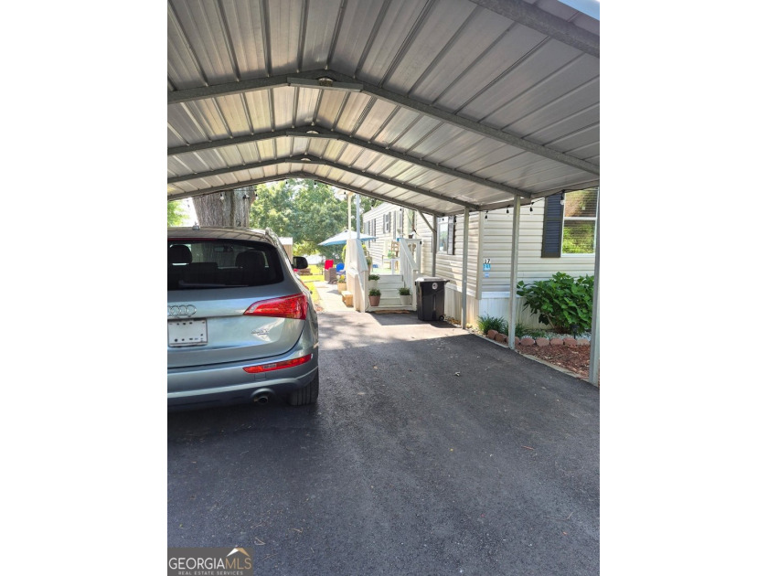 Lake Lanier Mobile Home Community - Move-In Ready Lakefront Home - photo 7