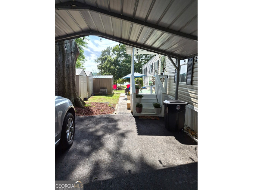 Lake Lanier Mobile Home Community - Move-In Ready Lakefront Home - photo 8