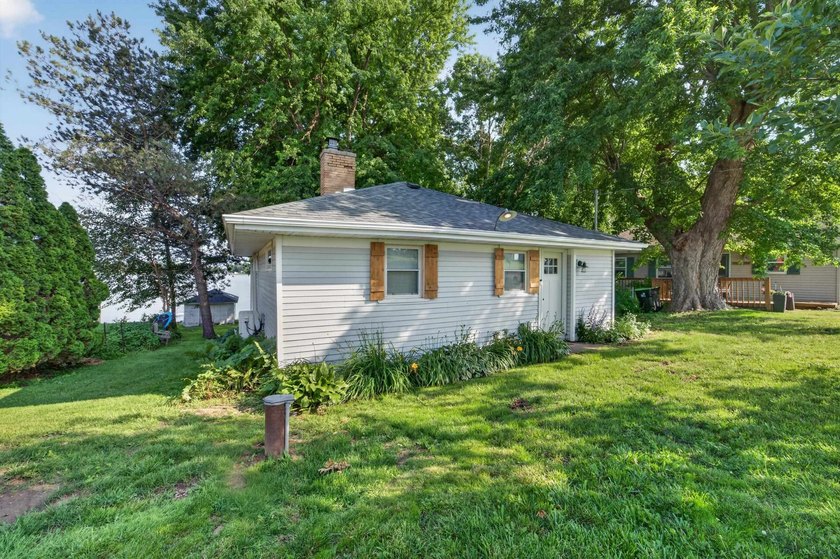 Escape to the lake with this charming 2-bedroom, 1-bath cabin - photo 18
