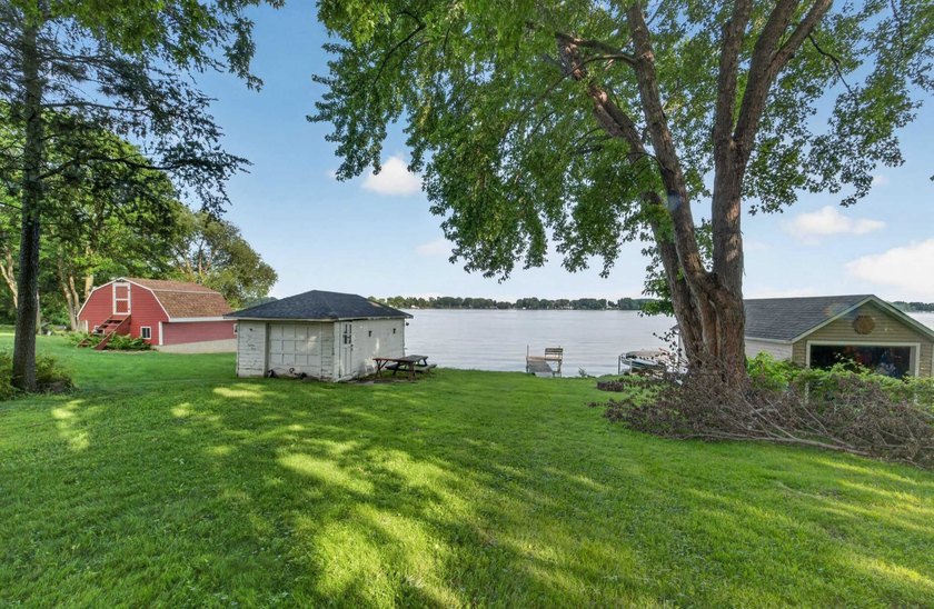 Escape to the lake with this charming 2-bedroom, 1-bath cabin - photo 23
