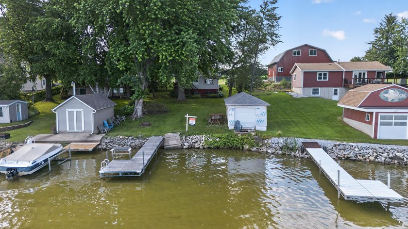 Escape to the lake with this charming 2-bedroom, 1-bath cabin - photo 25