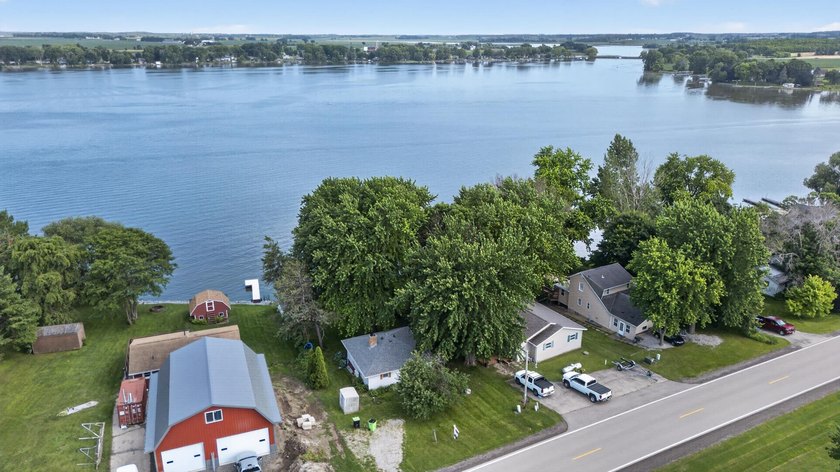 Escape to the lake with this charming 2-bedroom, 1-bath cabin - photo 26