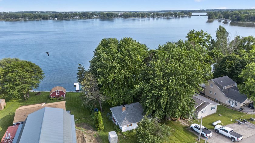 Escape to the lake with this charming 2-bedroom, 1-bath cabin - photo 27