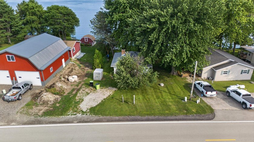 Escape to the lake with this charming 2-bedroom, 1-bath cabin - photo 28
