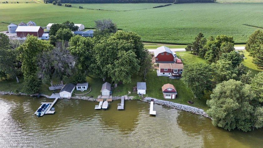 Escape to the lake with this charming 2-bedroom, 1-bath cabin - photo 29