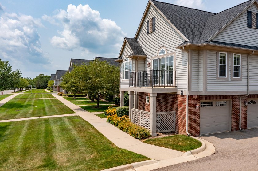 Welcome home to this beautifully maintained corner-unit condo in - photo 31