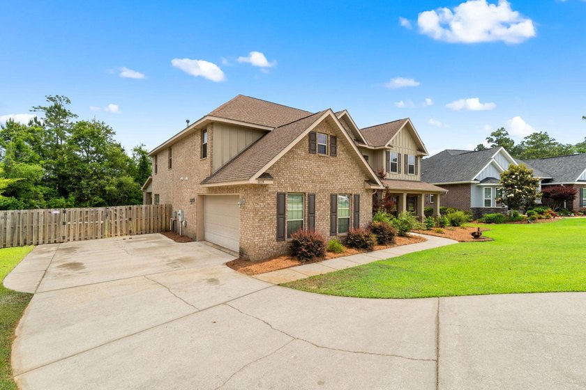 Luxury Living in Gated Nature Trail | 6BR + Bonus | Seller - photo 2