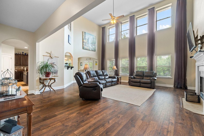 Luxury Living in Gated Nature Trail | 6BR + Bonus | Seller - photo 8
