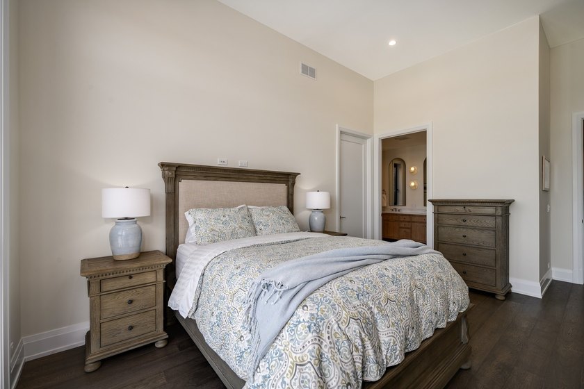 Welcome to AFINITY, a boutique 15-unit elevator building in the - photo 12