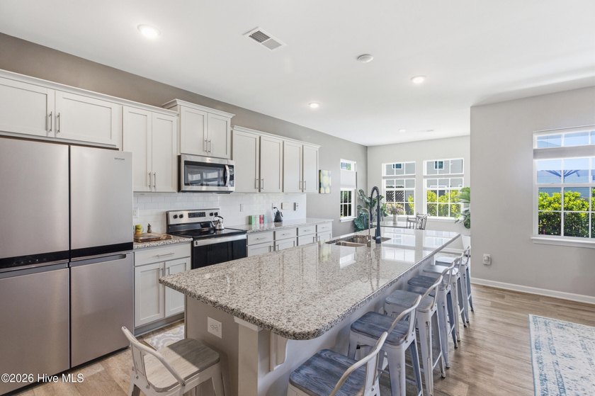 This beautifully maintained single-level home in the desirable - photo 4