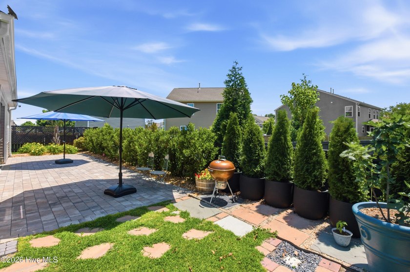 This beautifully maintained single-level home in the desirable - photo 5