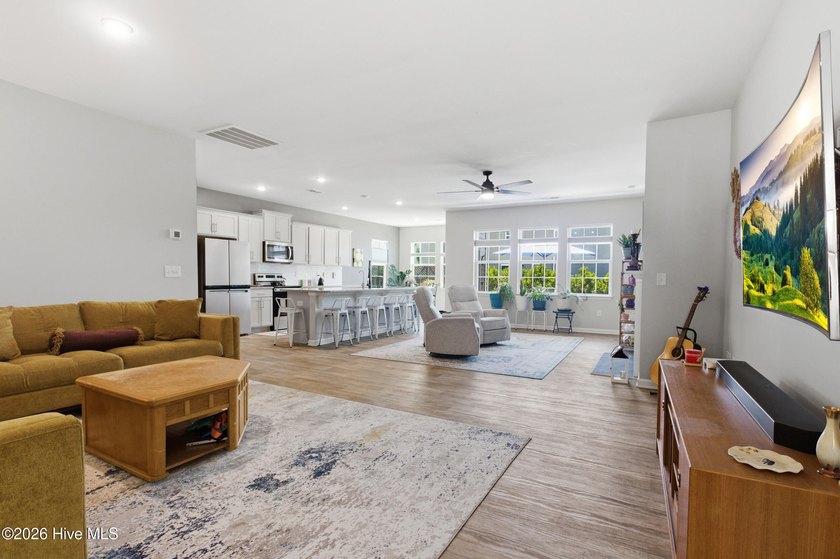 This beautifully maintained single-level home in the desirable - photo 9