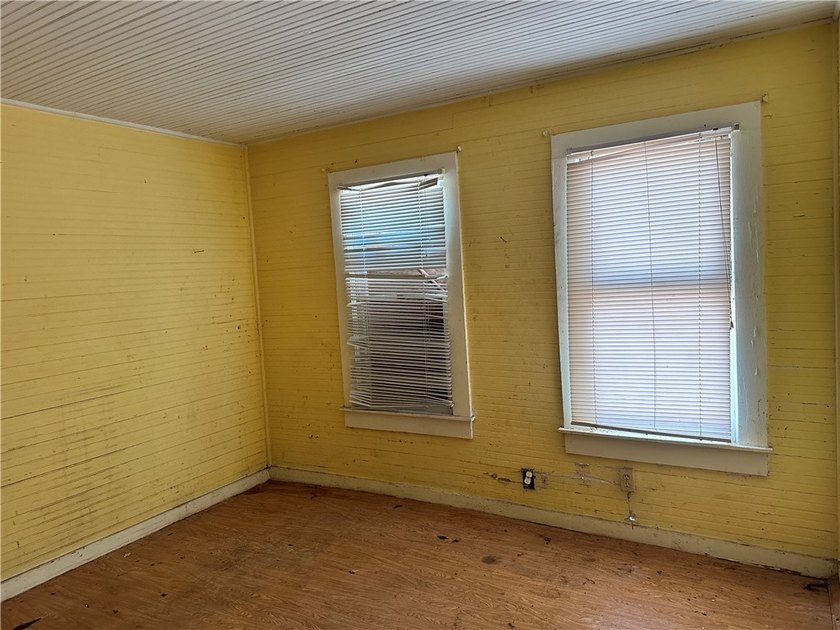 Looking for a prime investment opportunity within walking - photo 9