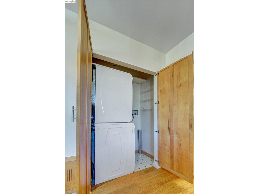 Welcome to 4080 Kuhnle Ave, a warm and inviting Oakland home - photo 16