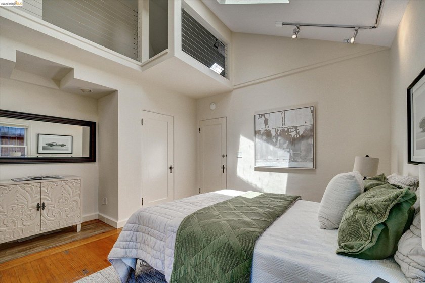 Welcome to 4080 Kuhnle Ave, a warm and inviting Oakland home - photo 26