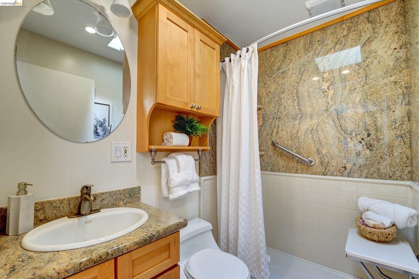 Welcome to 4080 Kuhnle Ave, a warm and inviting Oakland home - photo 28