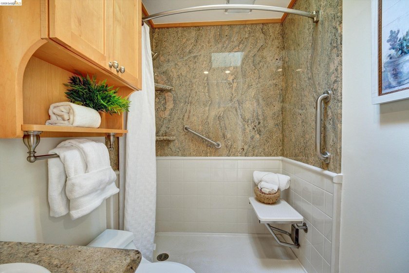 Welcome to 4080 Kuhnle Ave, a warm and inviting Oakland home - photo 29
