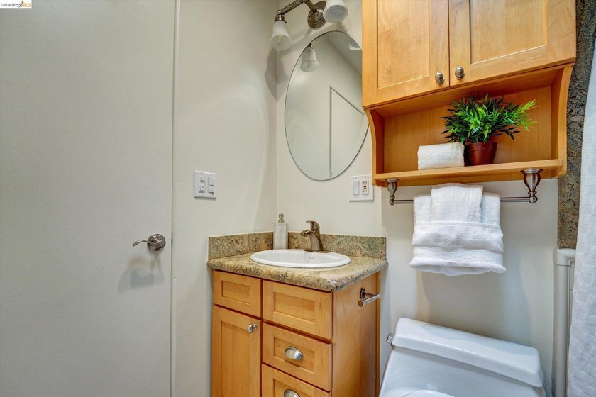 Welcome to 4080 Kuhnle Ave, a warm and inviting Oakland home - photo 30