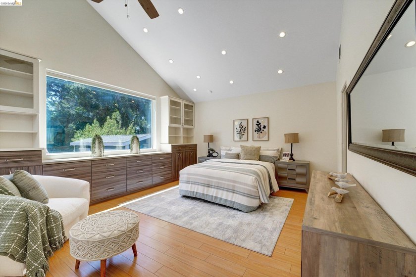 Welcome to 4080 Kuhnle Ave, a warm and inviting Oakland home - photo 33