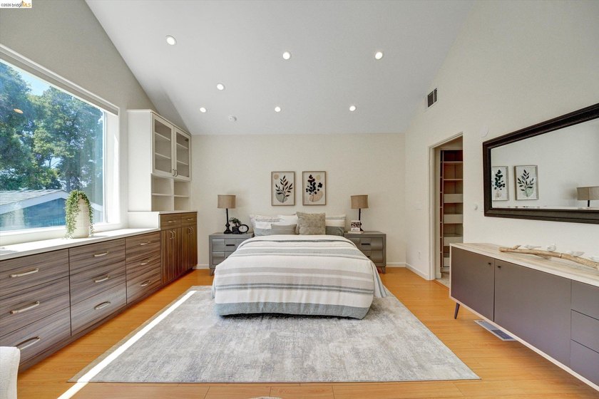 Welcome to 4080 Kuhnle Ave, a warm and inviting Oakland home - photo 34