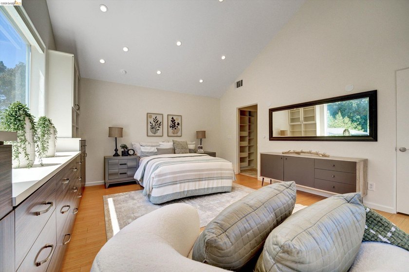 Welcome to 4080 Kuhnle Ave, a warm and inviting Oakland home - photo 35