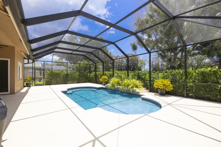 Beautifully remodeled 3BR/2BA heated saltwater pool home in - photo 37
