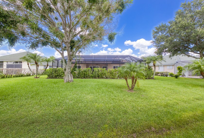 Beautifully remodeled 3BR/2BA heated saltwater pool home in - photo 40