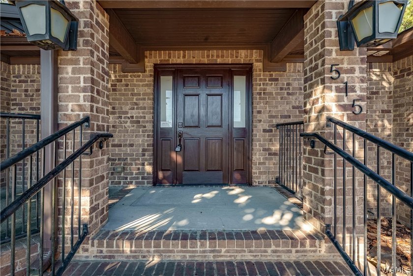 CENTRALLY LOCATED TO THE UNIVERSITY AND DOWNTOWN. OFFICE - photo 4