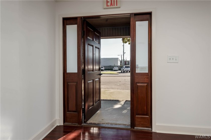CENTRALLY LOCATED TO THE UNIVERSITY AND DOWNTOWN. OFFICE - photo 6