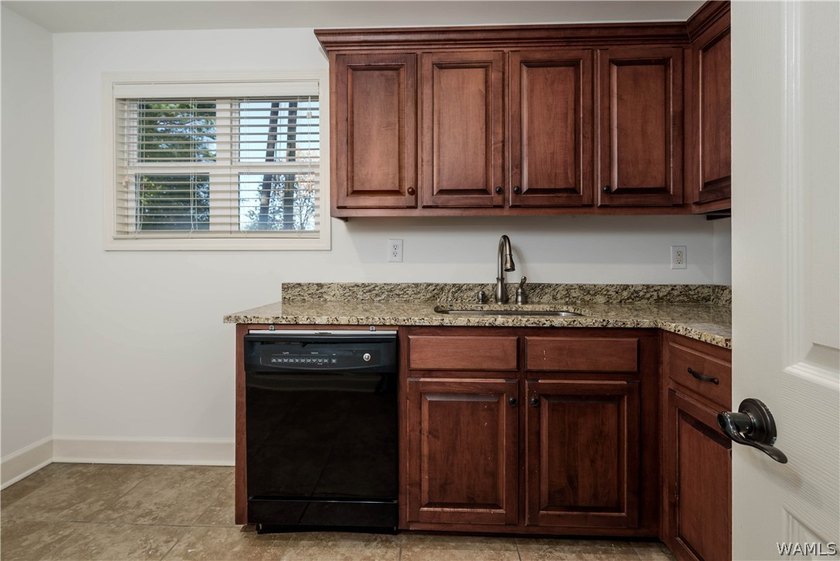 CENTRALLY LOCATED TO THE UNIVERSITY AND DOWNTOWN. OFFICE - photo 10