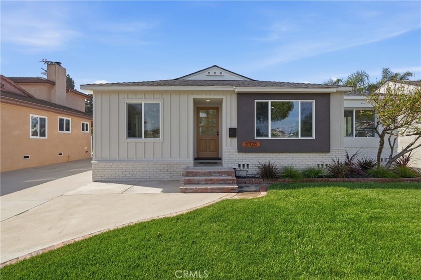 Welcome to 6926 e Peabody. Step inside to appreciate its - photo 4