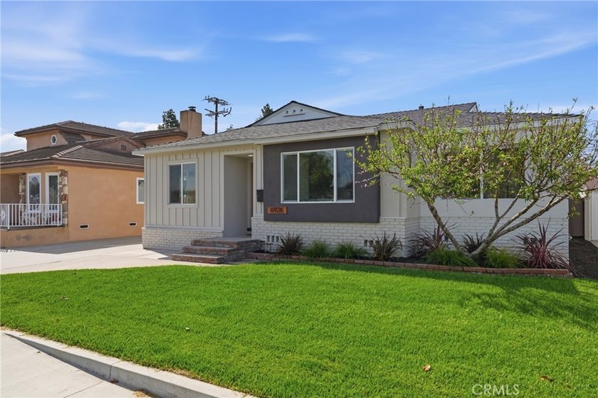 Welcome to 6926 e Peabody. Step inside to appreciate its - photo 6