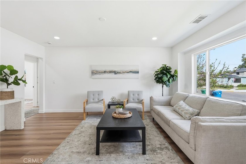 Welcome to 6926 e Peabody. Step inside to appreciate its - photo 8