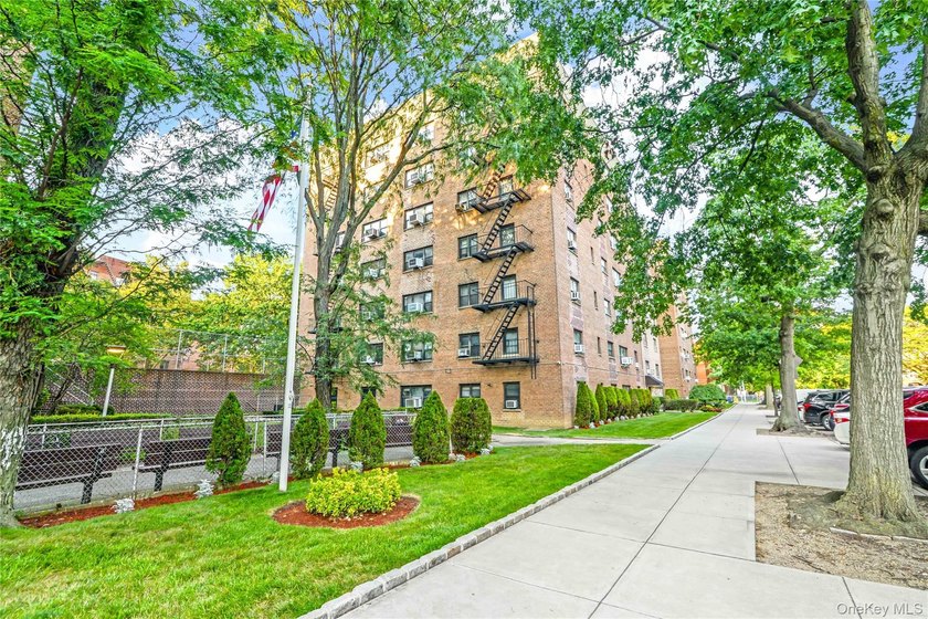 Welcome to Linden Towers Co-op in the heart of North Flushing! - photo 15