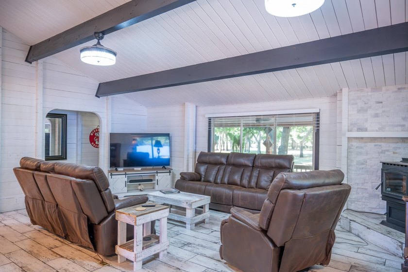Enjoy 100 feet of owned frontage on Castle Rock Lake with this - photo 12
