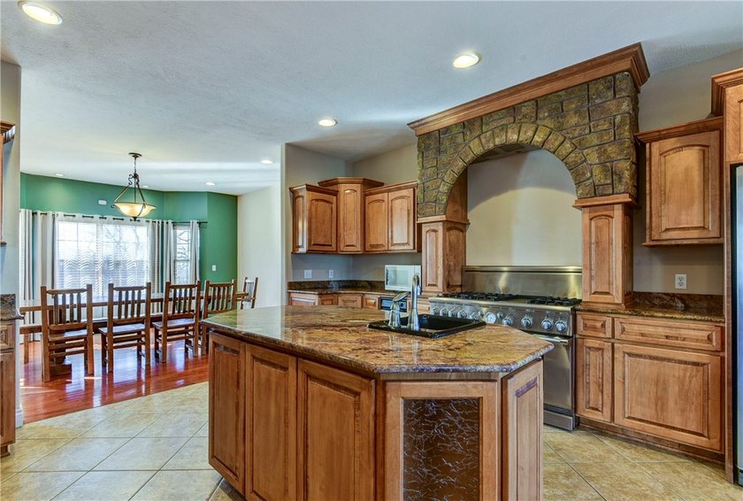 Spectacular 310-acre estate 8 minutes north of Branson West - photo 15