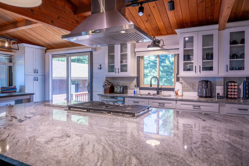 Enjoy 100 feet of owned frontage on Castle Rock Lake with this - photo 17