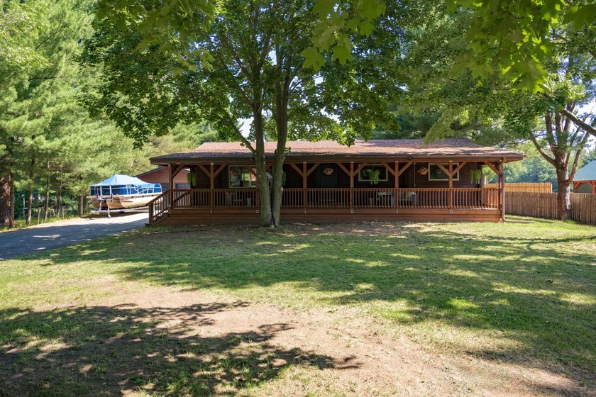 Enjoy 100 feet of owned frontage on Castle Rock Lake with this - photo 40