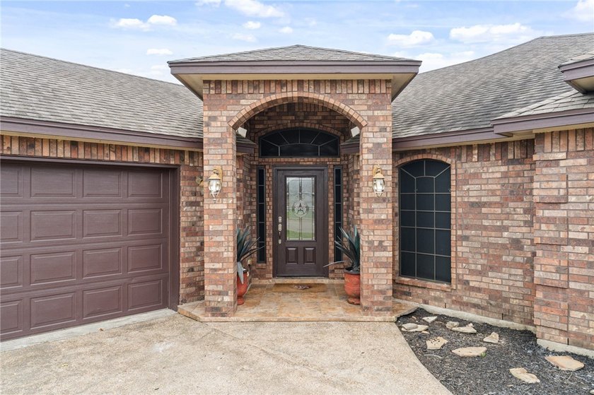 Huge Price Cut! Welcome home to this well maintained 4-bedroom - photo 3