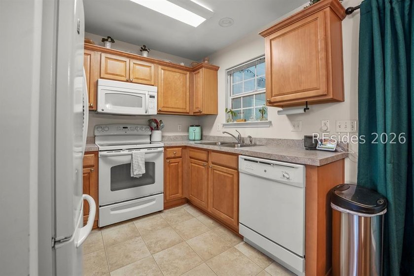 Welcome to 115 Bella Way in the centrally located Azalea Square - photo 11
