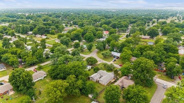 Great remodeled 3-bedroom, 2-bath home offering updates and - photo 22