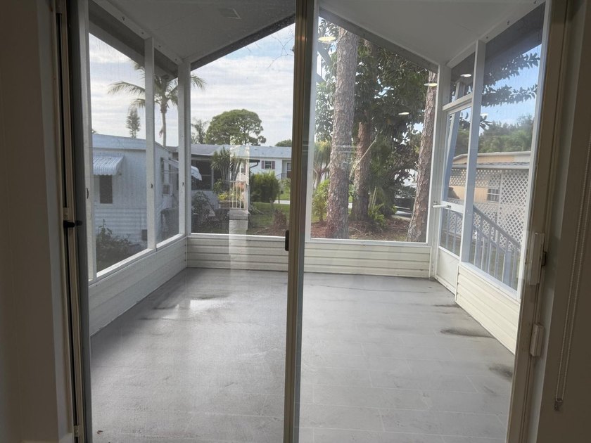 Welcome to this well-proportioned manufactured home in Atlantis - photo 11