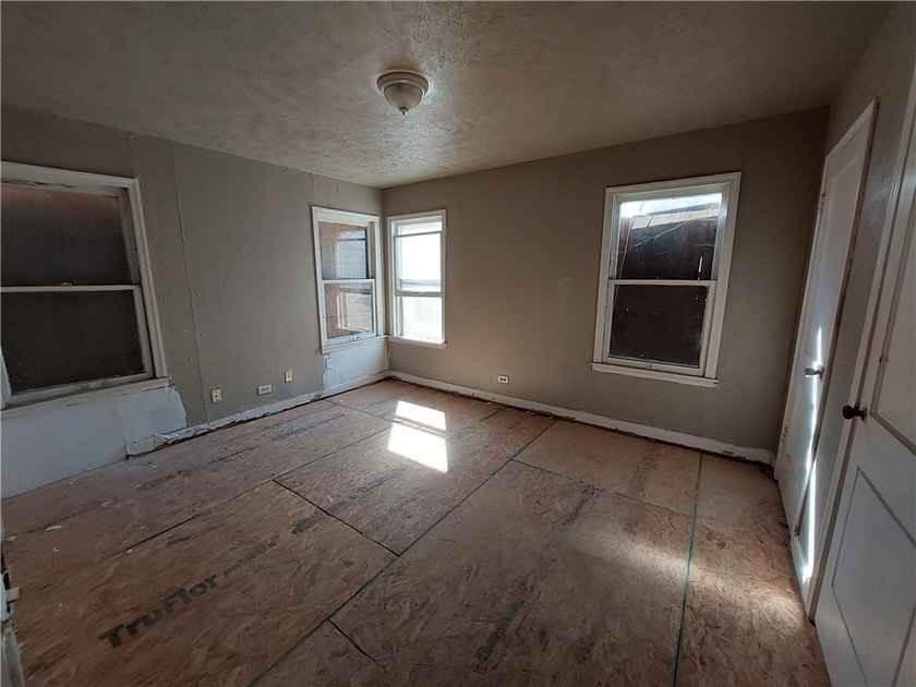 Prime Investor Opportunity: 3-Unit Fixer-Upper with Value-Add - photo 12
