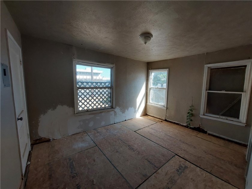 Prime Investor Opportunity: 3-Unit Fixer-Upper with Value-Add - photo 13