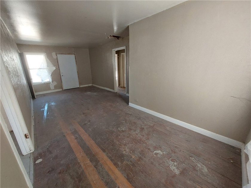 Prime Investor Opportunity: 3-Unit Fixer-Upper with Value-Add - photo 14