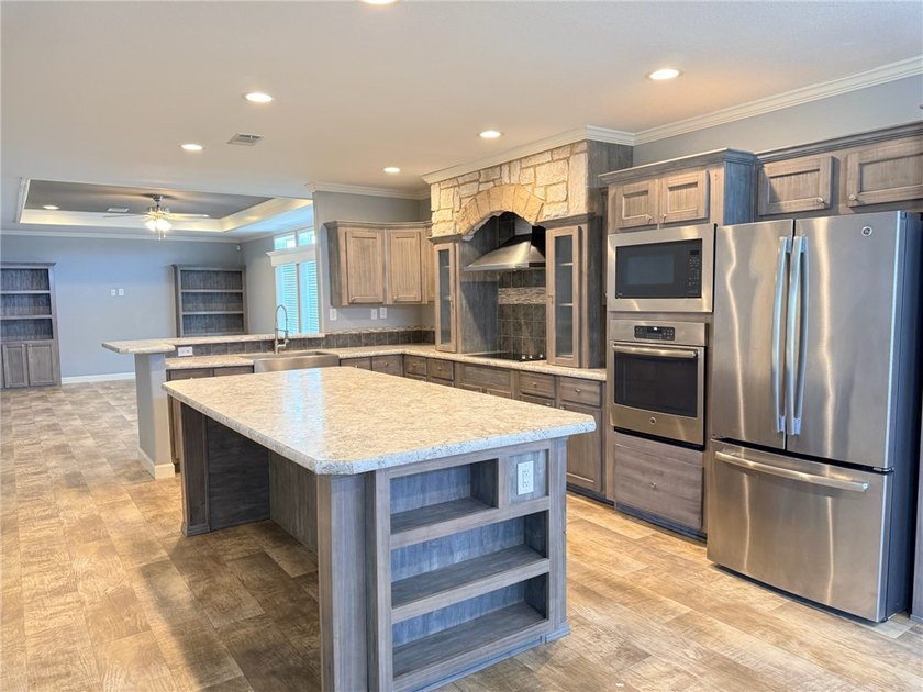 Charming 3-bedroom, 2-bath modular home on nearly a half-acre in - photo 4