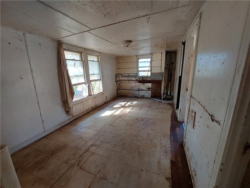 Prime Investor Opportunity: 3-Unit Fixer-Upper with Value-Add - photo 17