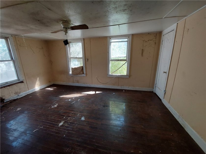 Prime Investor Opportunity: 3-Unit Fixer-Upper with Value-Add - photo 18